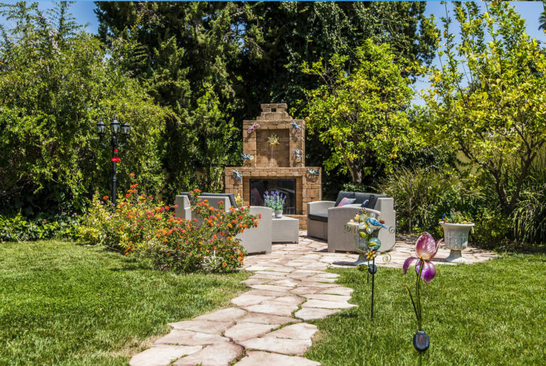 Iris Healing retreat - backyard